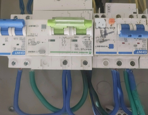 太原南肖墙电工上门维修电路改造线路更换空开