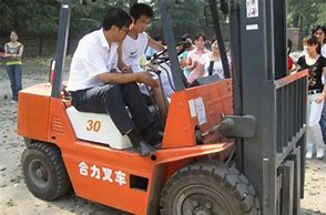 上海奉贤南桥叉车培训考证，叉车证复审，出证快